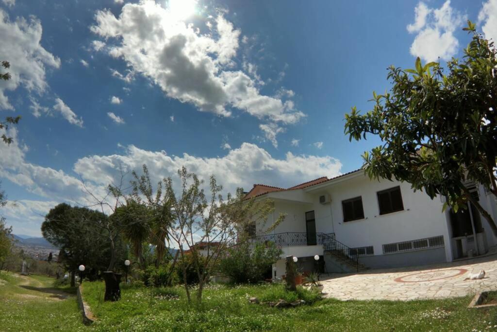 Triple H Vila Volos Exterior foto
